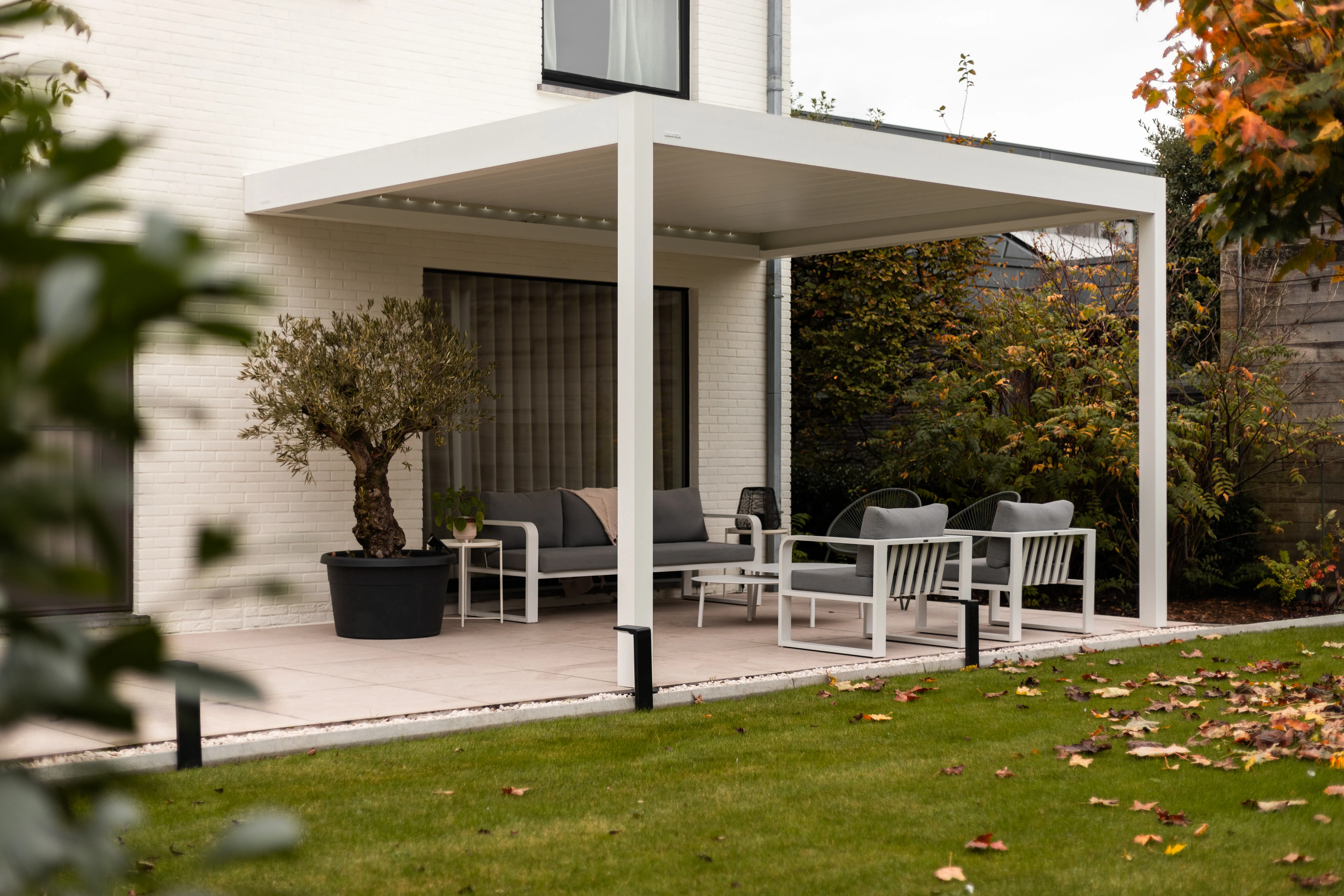 b160-brustor-terrasoverkapping-met-kantelbare-lamellen